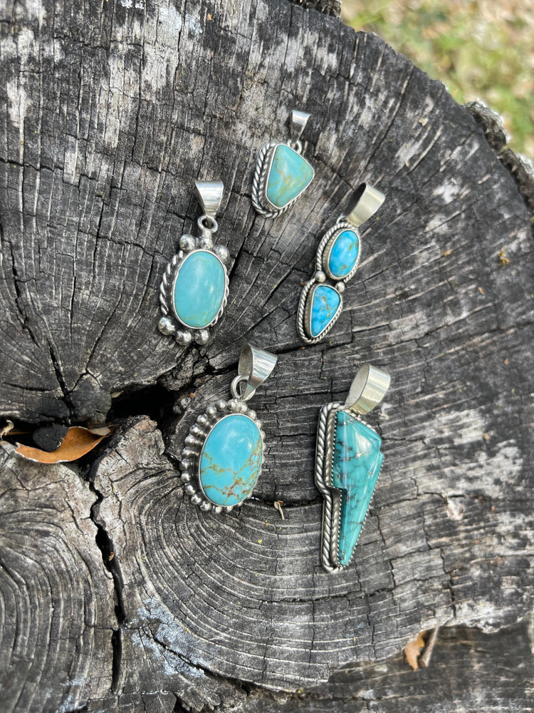 Necklaces & pendants