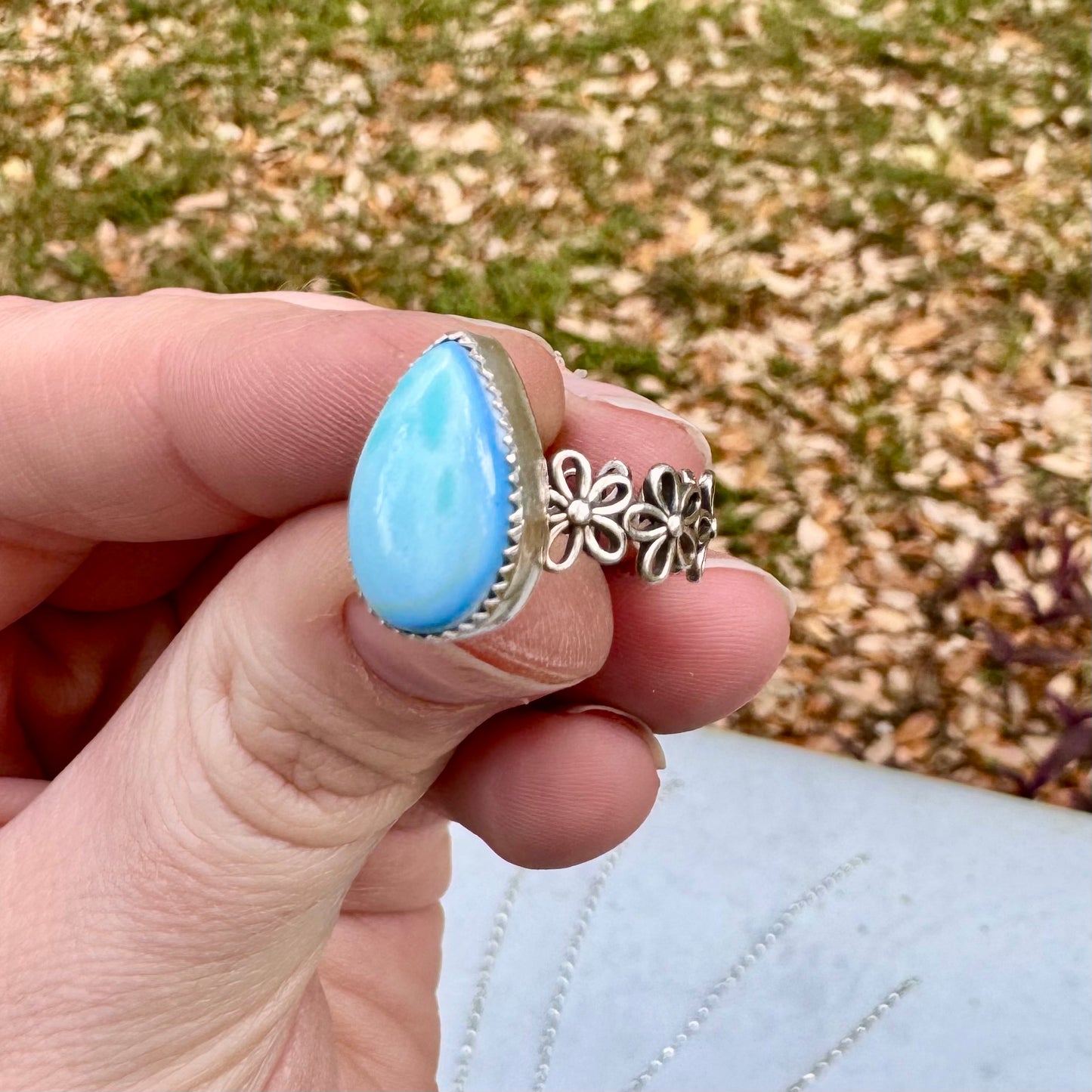 Golden hills daisy band ring size 8